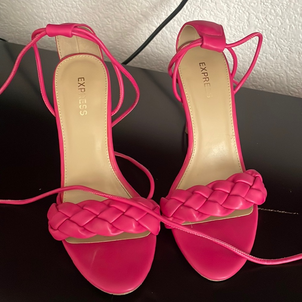 Express, mauve heels